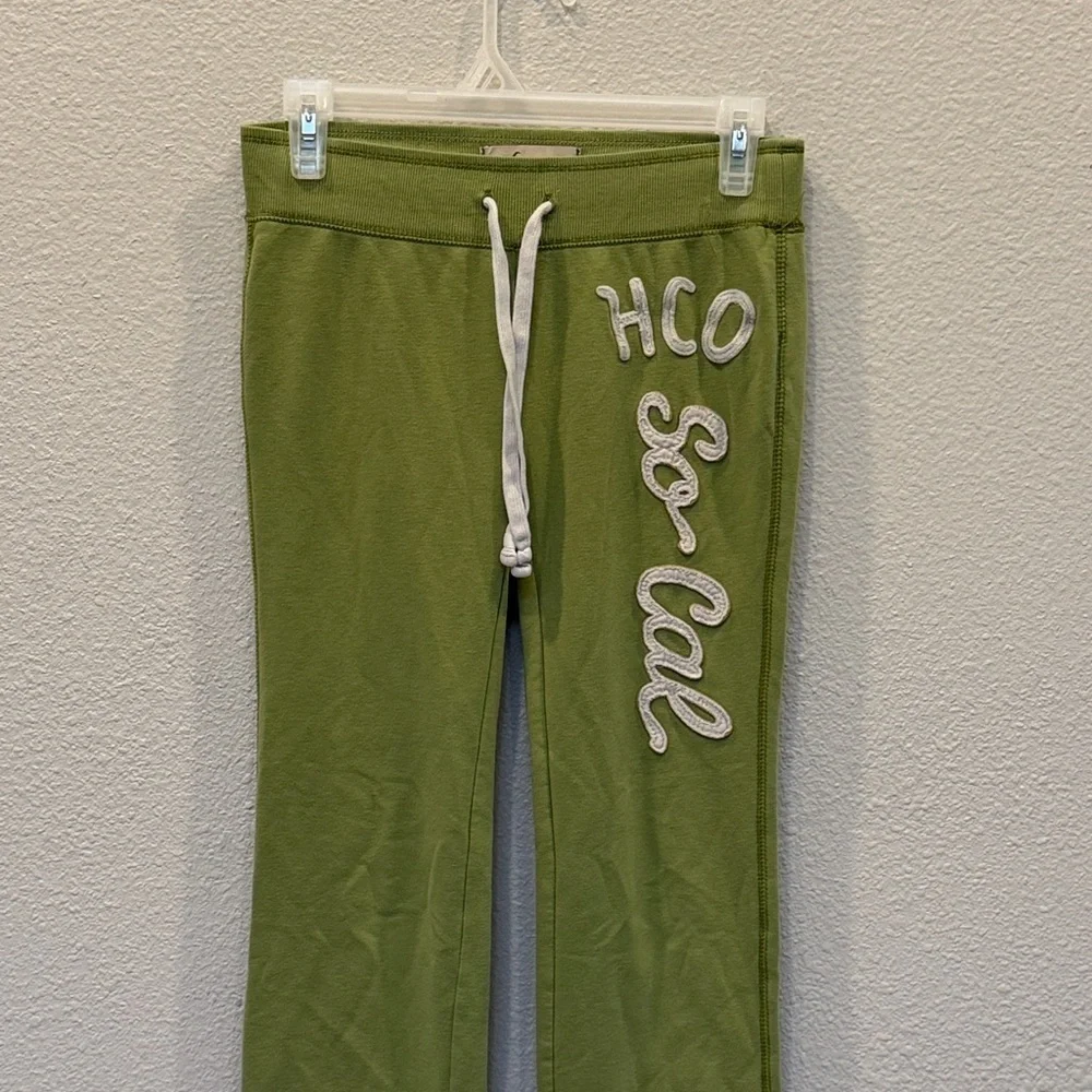 Hollister green color